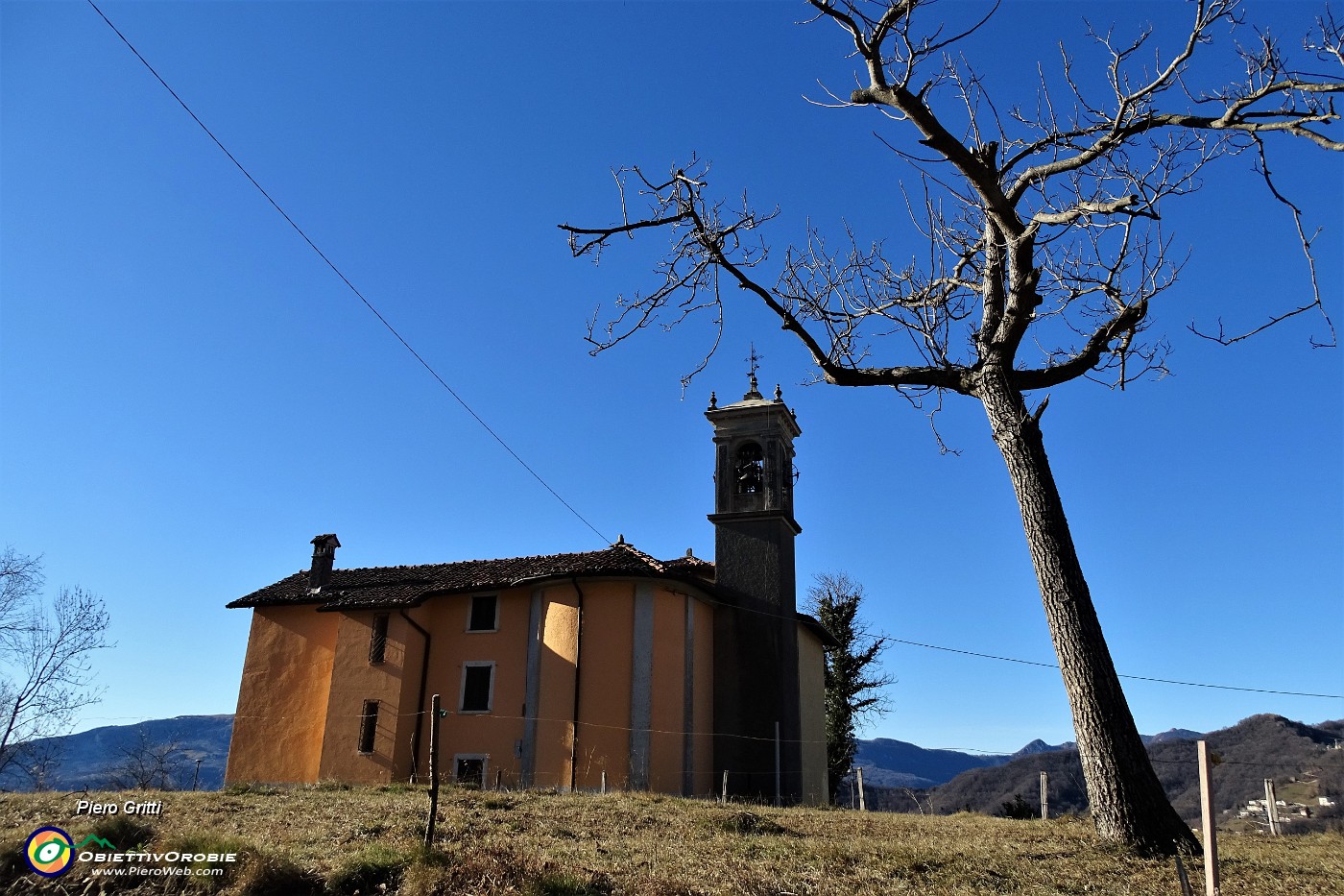 01 Cavaglia (835 m) di Val Brembilla, Chiesetta della Madonna de 'La Salette'.JPG